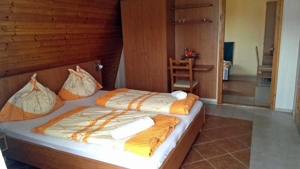 Green Guesthouse Balatonfuered Zewnętrze zdjęcie