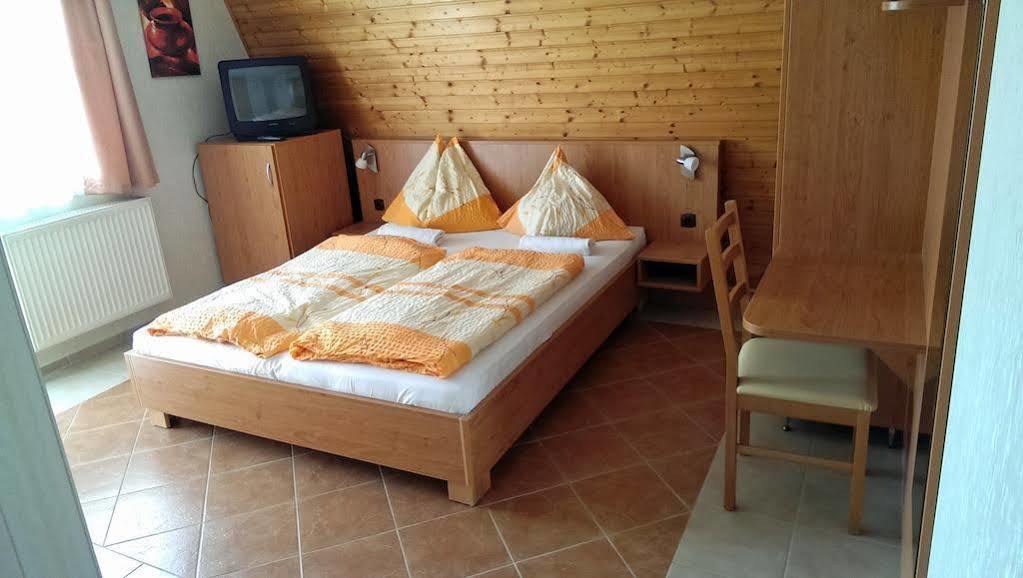 Green Guesthouse Balatonfuered Zewnętrze zdjęcie