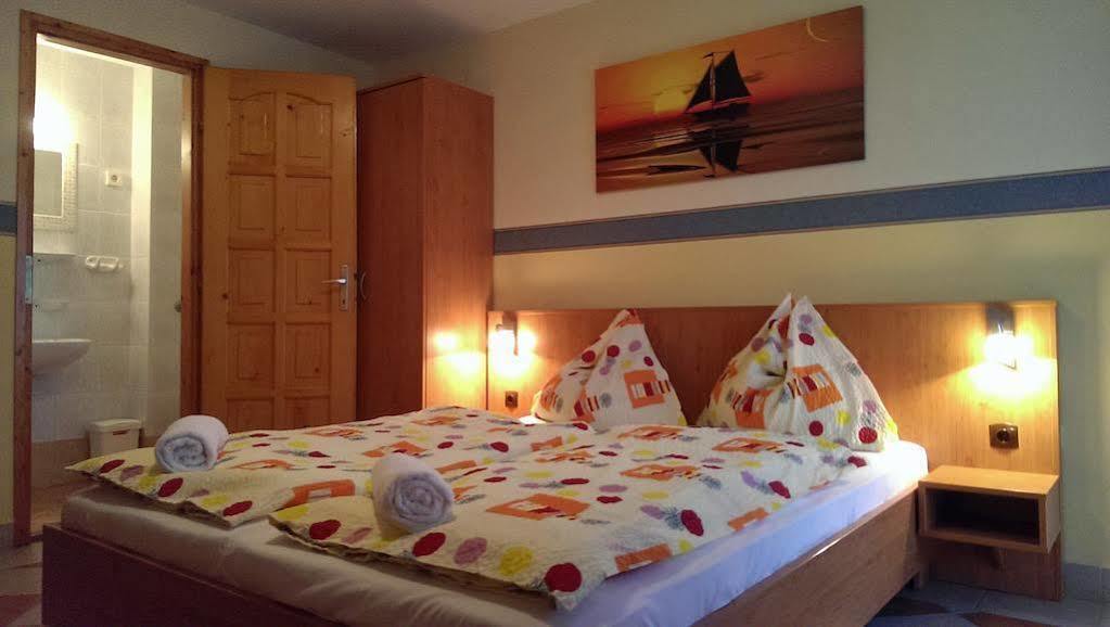 Green Guesthouse Balatonfuered Zewnętrze zdjęcie