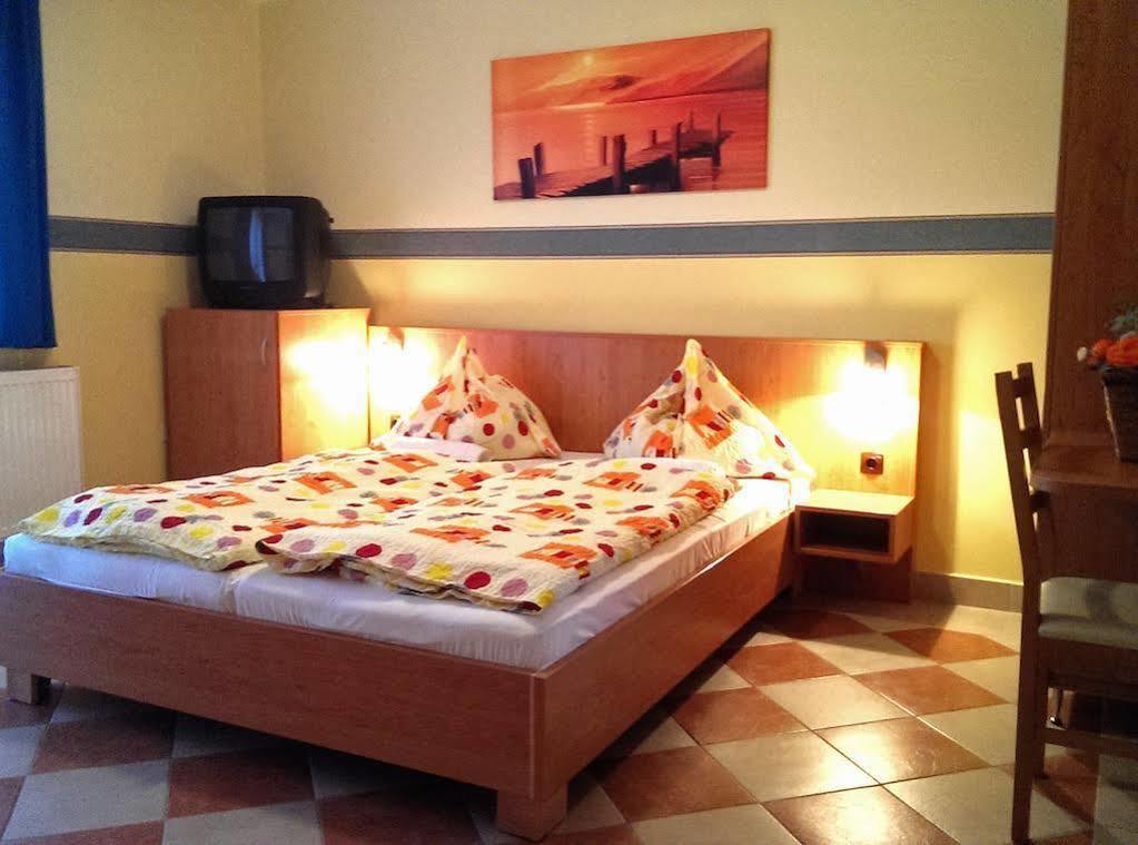 Green Guesthouse Balatonfuered Zewnętrze zdjęcie