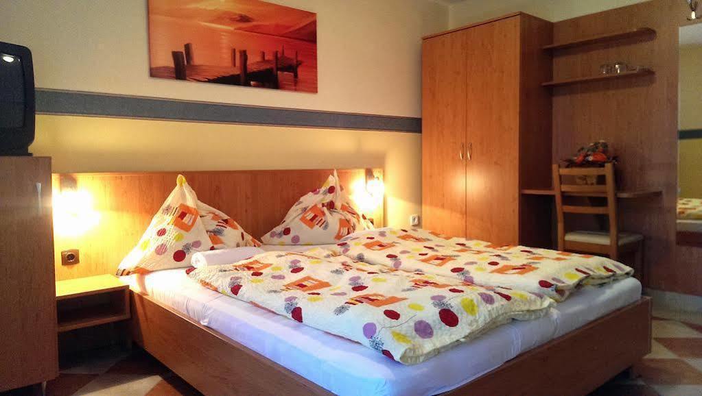 Green Guesthouse Balatonfuered Zewnętrze zdjęcie